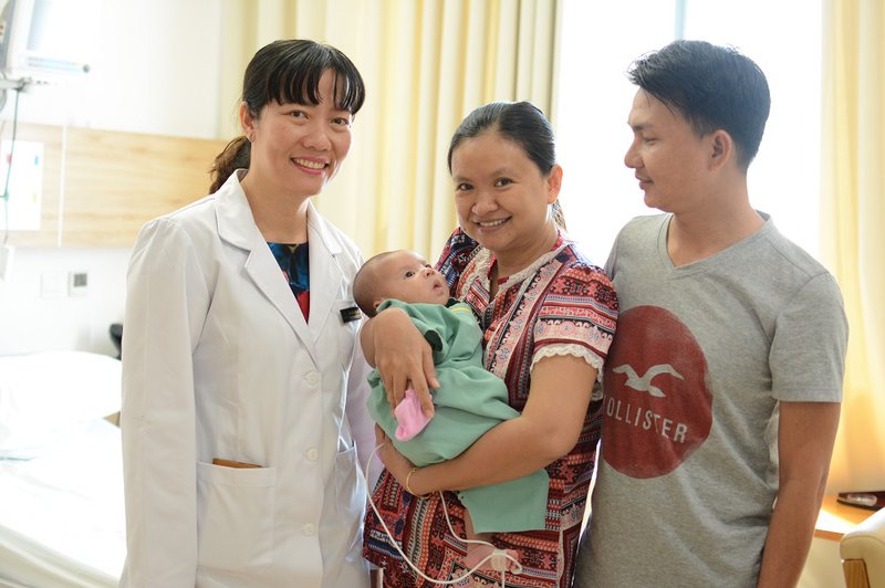 Thêm một em bé bị bệnh tim phức tạp được ‘tái sinh’ bằng kỹ thuật mổ tim không đau