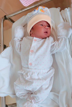 Hạnh phúc của bà mẹ hiếm muộn sau khi làm IVF thành công tại bệnh viện Vinmec