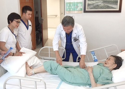 Phẫu thuật cứu sống cụ già 90 tuổi gãy xương nặng & mắc nhiều bệnh hiểm nghèo