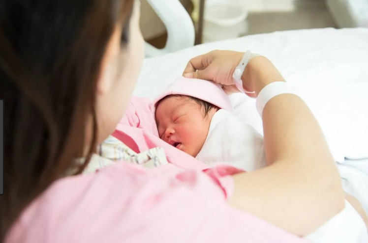 Dấu hiệu bé bú không đủ sữa mẹ Dấu hiệu bé bú không đủ sữa mẹ