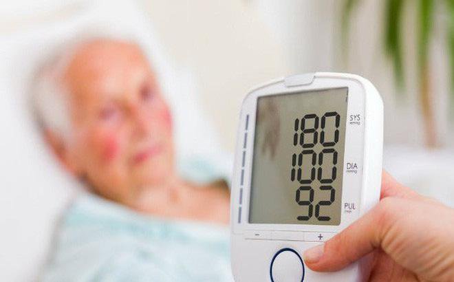 Chế độ ăn cho người bị cao huyết áp: Chú ý giảm muố