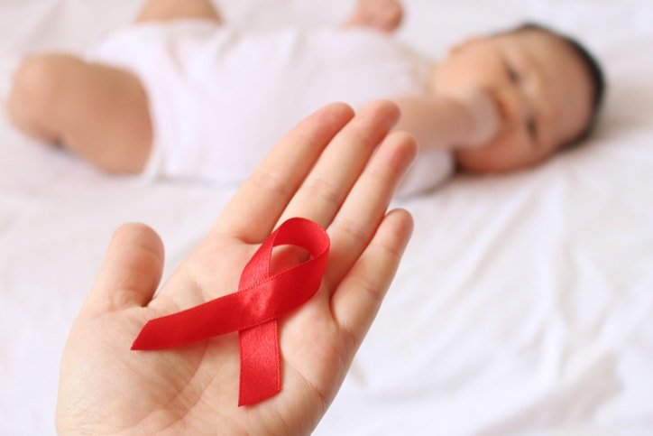 Lý do mẹ nhiễm HIV không nên cho trẻ vừa bú sữa mẹ, vừa uống sữa ngoài Lý do mẹ nhiễm HIV không nên cho trẻ vừa bú sữa mẹ, vừa uống sữa ngoài