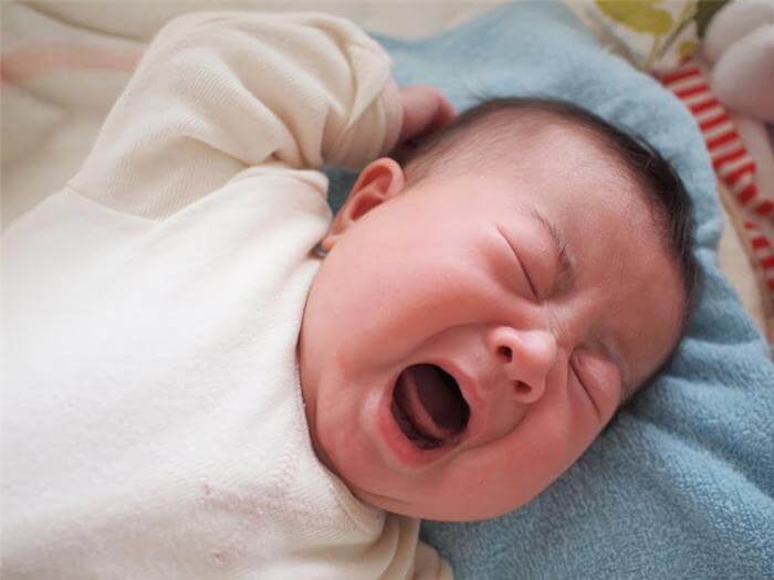 Lý do trẻ sơ sinh hay vặn mình khi ngủ Lý do trẻ sơ sinh hay vặn mình khi ngủ