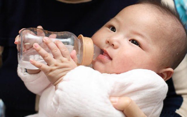 Trẻ có thể tử vong nếu mất nước nhiều do tiêu chảy Trẻ có thể tử vong nếu mất nước nhiều do tiêu chảy