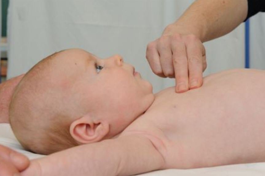 Khi nào cần tiến hành hồi sức tim phổi (CPR) cho trẻ? Khi nào cần tiến hành hồi sức tim phổi (CPR) cho trẻ?
