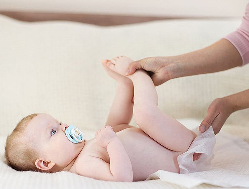 Trẻ sơ sinh làm ướt ít nhất 5 tã một ngày