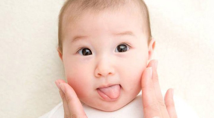 Dấu hiệu cho thấy bé có thể có vấn đề về thị lực Dấu hiệu cho thấy bé có thể có vấn đề về thị lực