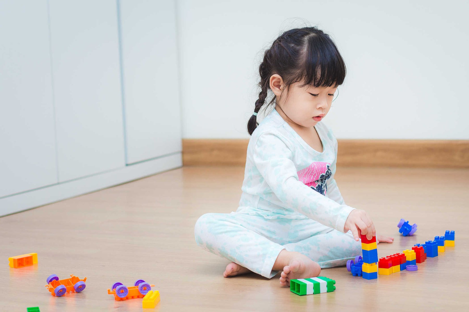 Trẻ 27 tháng tuổi: Phát triển thể chất, vận động, nhận thức và cảm xúc Trẻ 27 tháng tuổi: Phát triển thể chất, vận động, nhận thức và cảm xúc