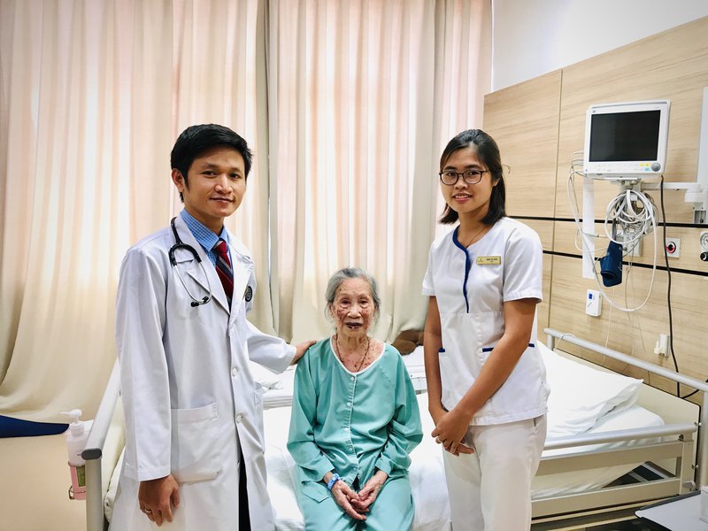 Dị ứng nặng sau khi uống thuốc bổ tân dược - Cụ bà được bác sĩ Vinmec Phú Quốc cứu sống