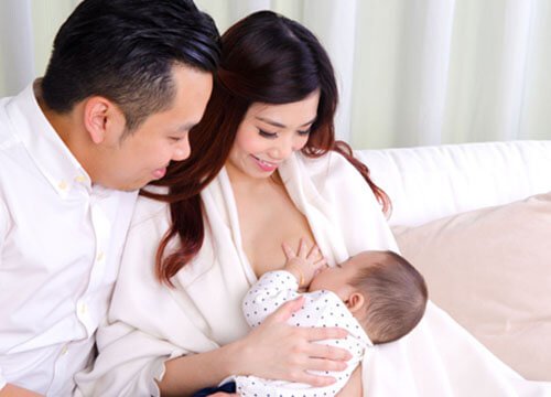 Hướng dẫn về lần đầu tiên cho con bú Hướng dẫn về lần đầu tiên cho con bú