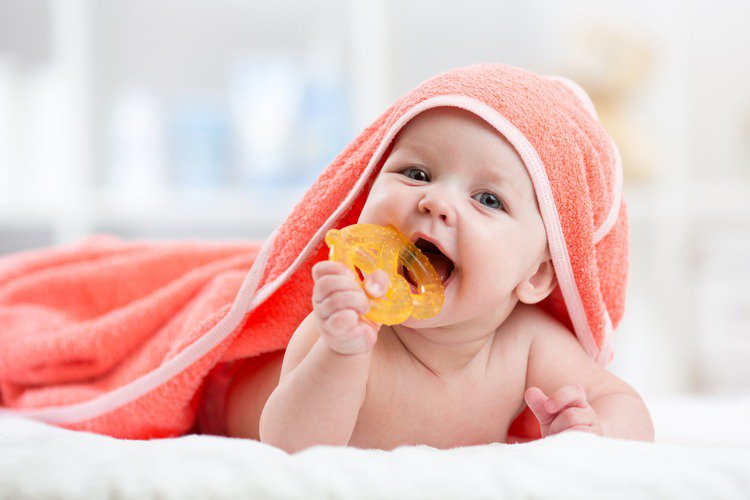 Các dấu hiệu và triệu chứng mọc răng ở trẻ Các dấu hiệu và triệu chứng mọc răng ở trẻ