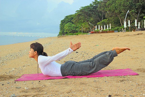 Tư thế con châu chấu