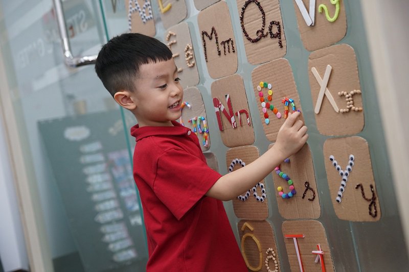 Cách giúp trẻ phát triển vốn từ vựng Cách giúp trẻ phát triển vốn từ vựng