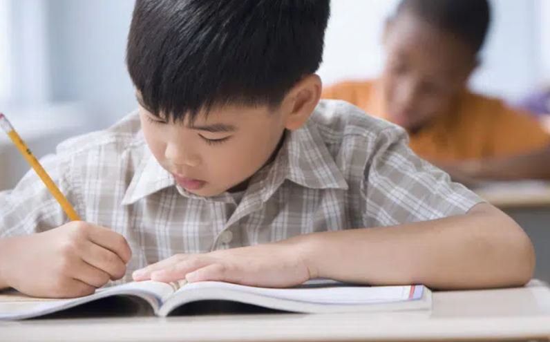 Làm sao để khơi dậy niềm yêu thích của trẻ với việc viết lách? Làm sao để khơi dậy niềm yêu thích của trẻ với việc viết lách?