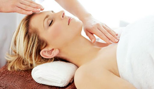 Cách massage cổ không bị chảy xệ Cách massage cổ không bị chảy xệ