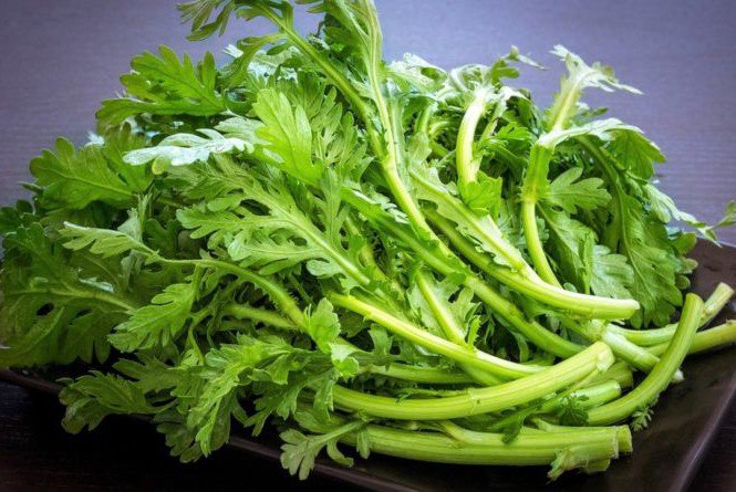 Ăn rau cải cúc có tác dụng gì? | Vinmec